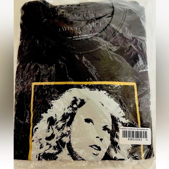 Authentic TAYlOR SWIFT 3 Photo FEARLESS TV Charcoal T-Shirt Size: Small NEW - Picture 2 of 5